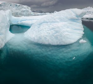 It’s easy to lose your sense of scale with icebergs © David Burren ...