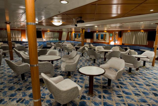 Ocean Adventurer ship - main lounge