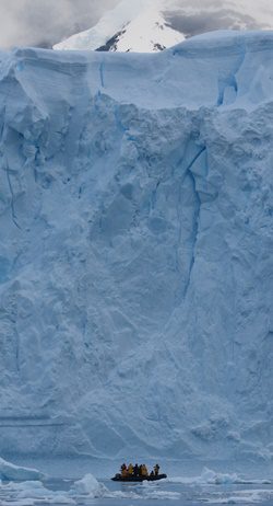 Photographers and iceberg © David Burren